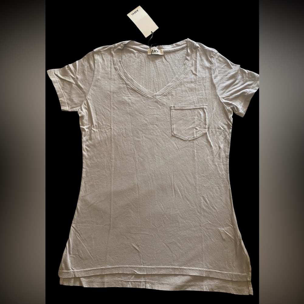 NWT💕AMVi V-Neck Tee w/pocket